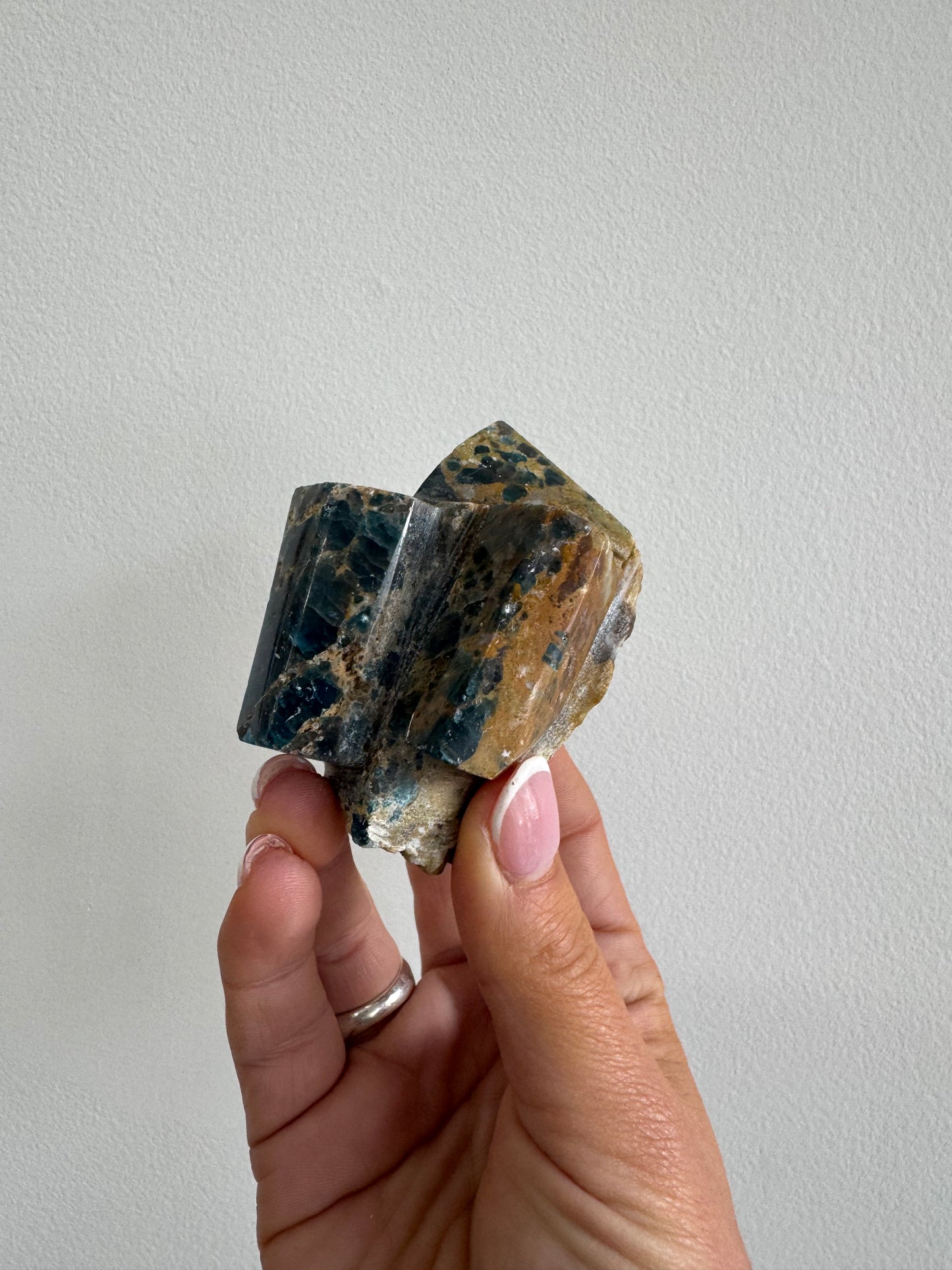 Apatite raw cluster