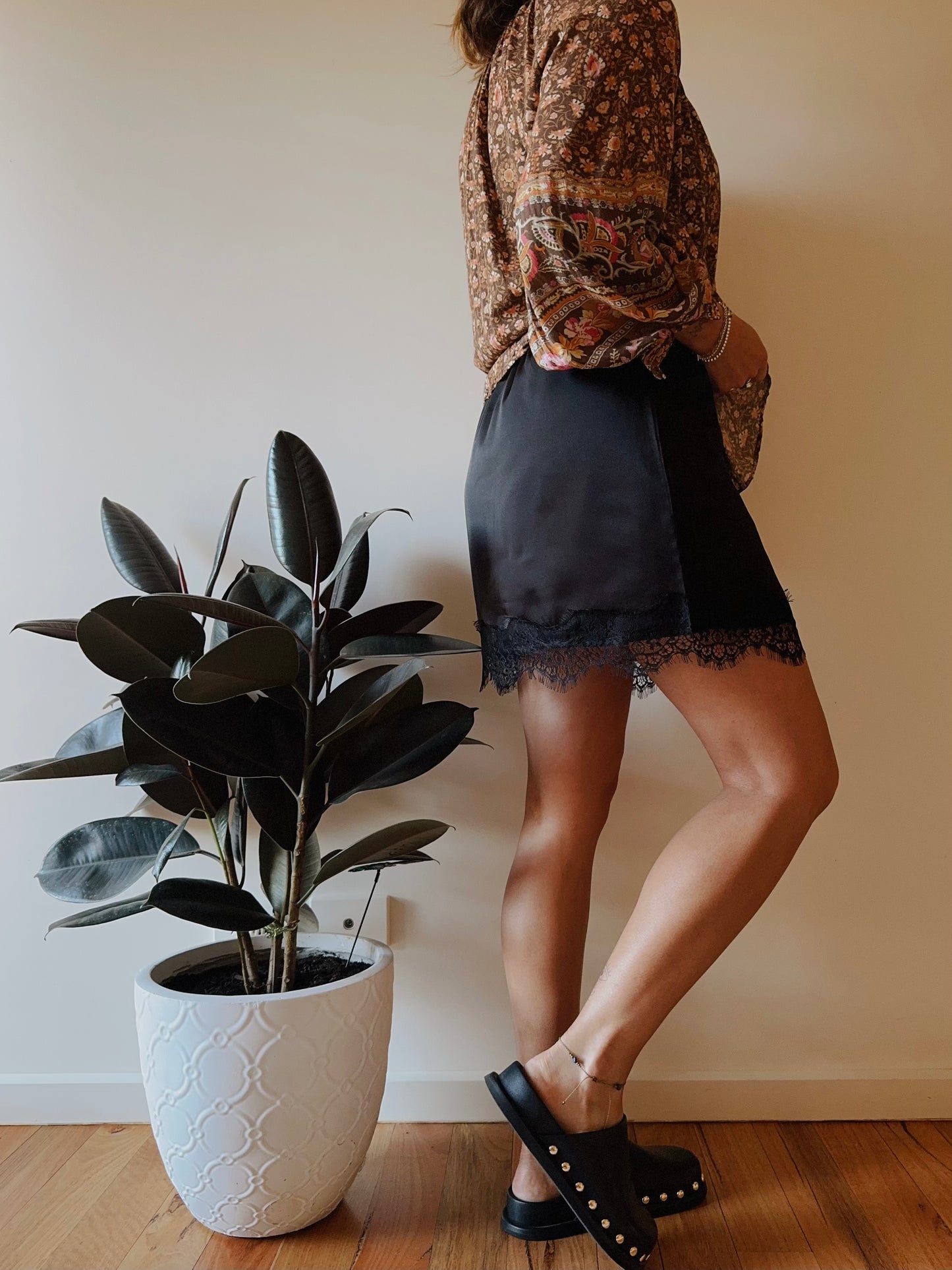 Belle Lace Mini Skirt - Black