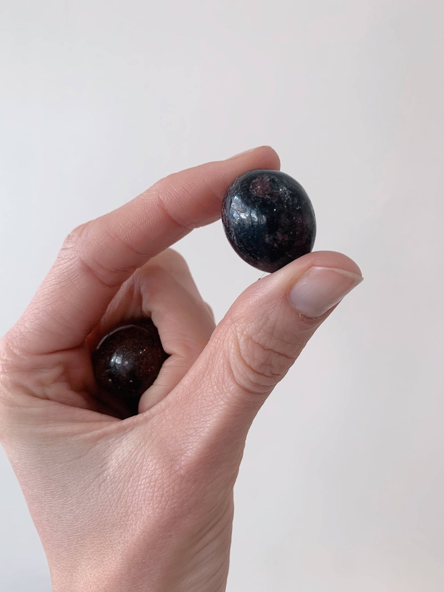 Garnet Tumbled Stones