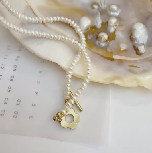 Maggie M - Daisy Necklace