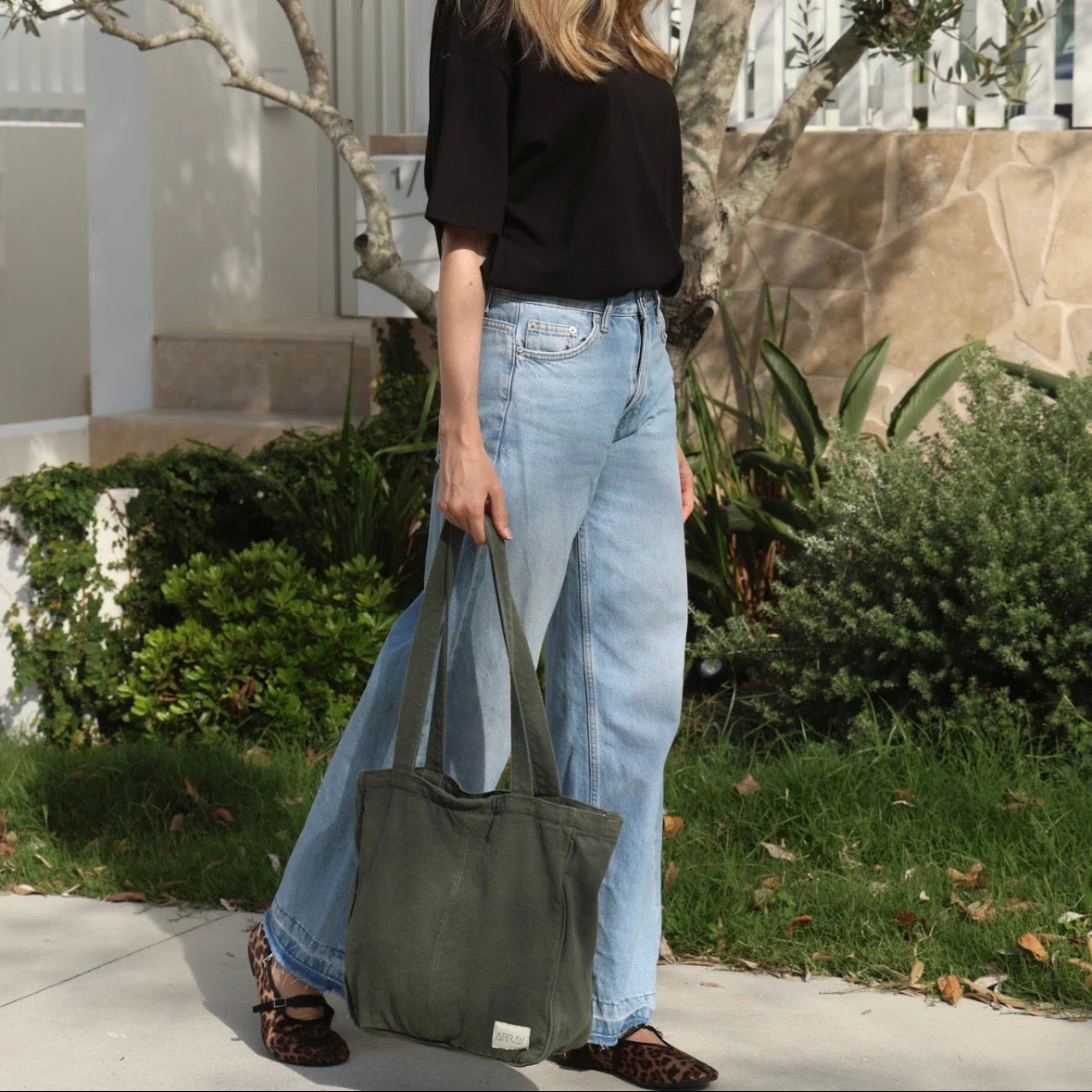 ARRAY Midi Pocket Tote