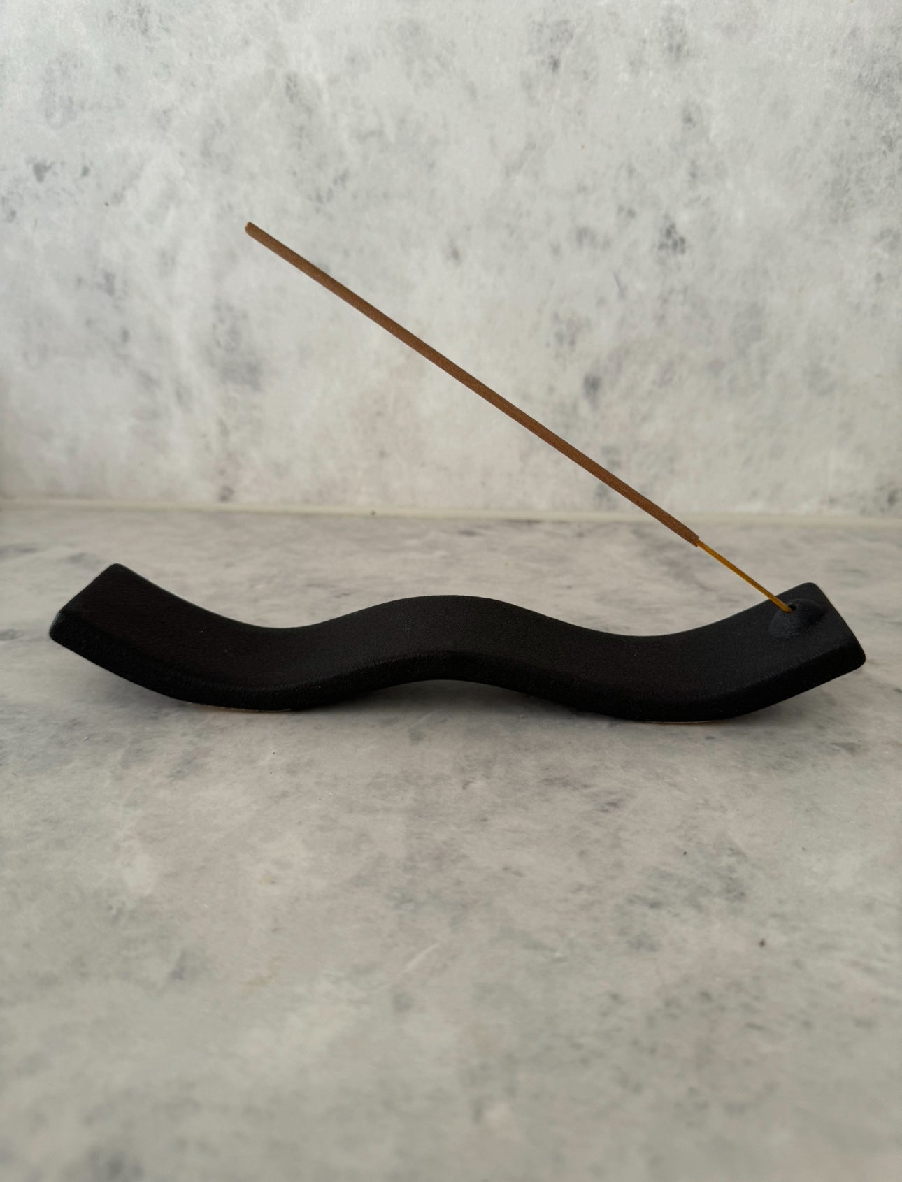 Ceramic Incense wave holder - black & grey