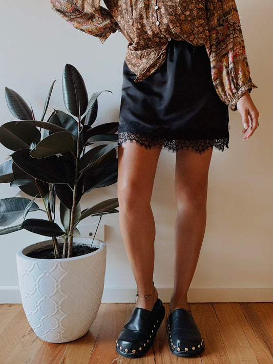 Belle Lace Mini Skirt - Black